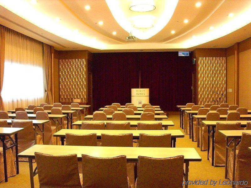 First Hotel Тайбэй Экстерьер фото